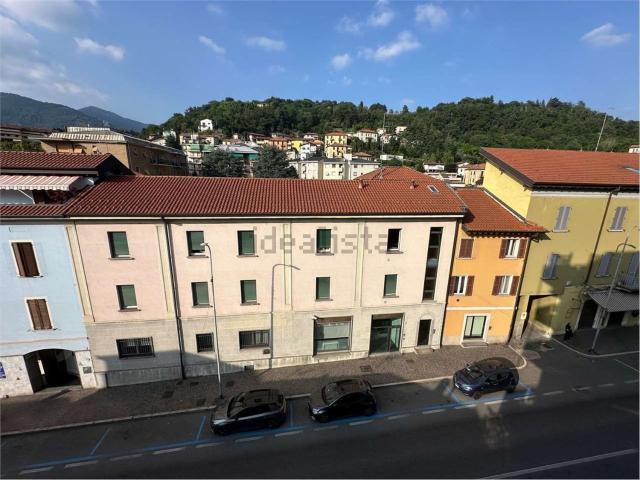 Locale Commerciale in vendita a Interlegno, Como