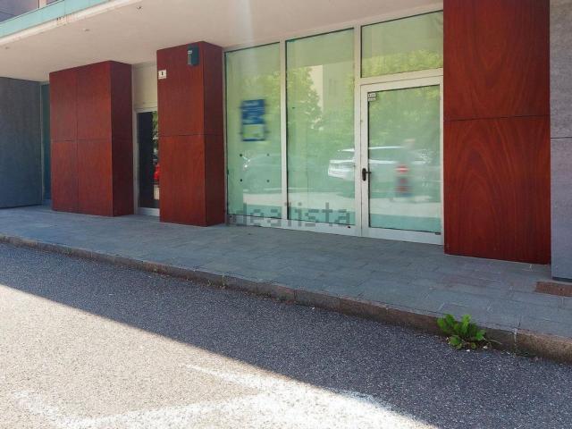 Locale Commerciale in vendita a Territorio Val d'Adige, Trento