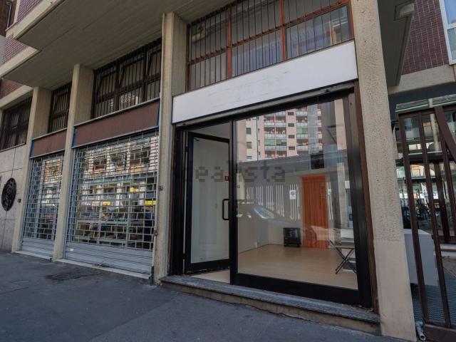 Locale Commerciale in vendita a Municipio 2, Milano