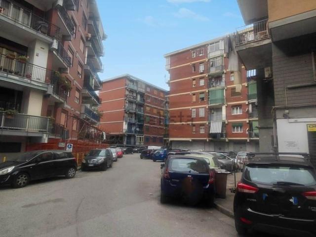 Locale Commerciale in vendita a Municipalità 9, Campania