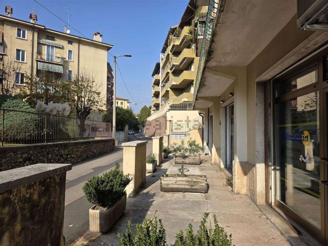 Locale Commerciale in vendita a Nord-Ovest, Brenzone