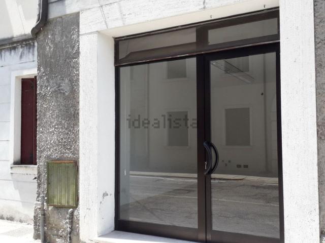 Locale Commerciale in vendita a Badia Polesine, Rovigo
