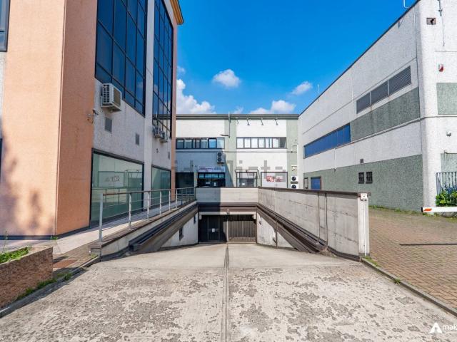 Locale Commerciale in vendita a Zivido, San Giuliano Milanese