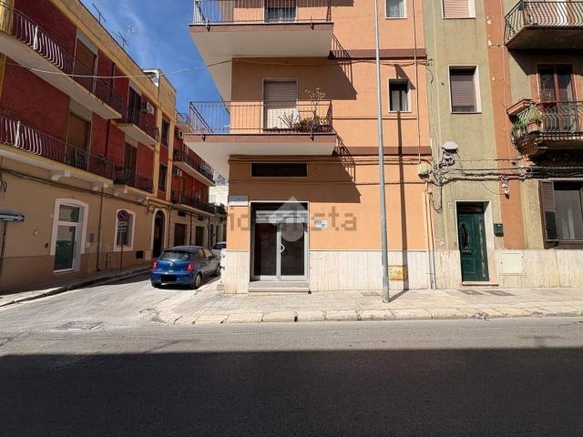 Locale Commerciale in vendita a Centro, Puglia