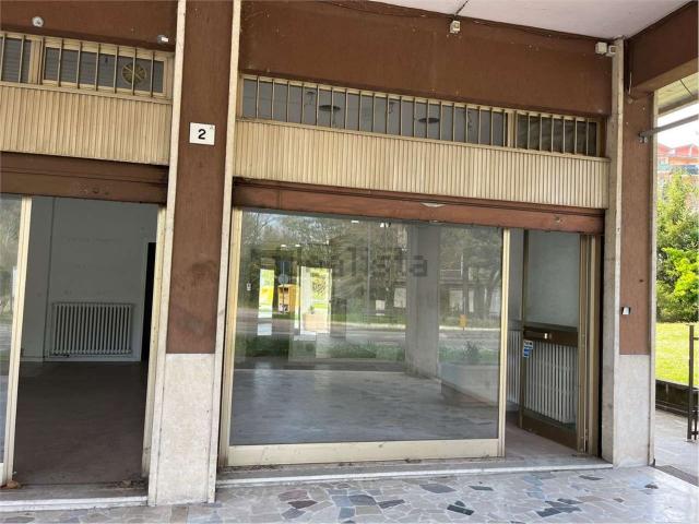 Locale Commerciale in vendita a Salsomaggiore Terme, Reggio Emilia