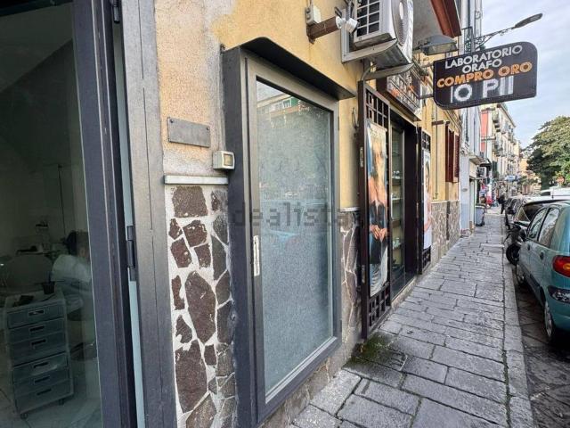 Locale Commerciale in vendita a Municipalità 5, Campania