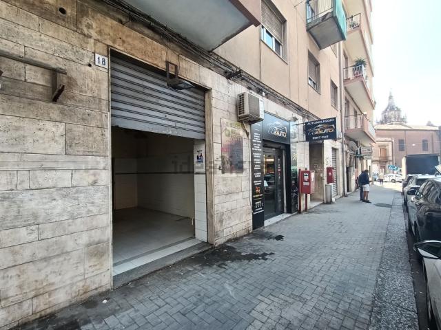 Locale Commerciale in vendita a Borgo-Sanzio, Catania