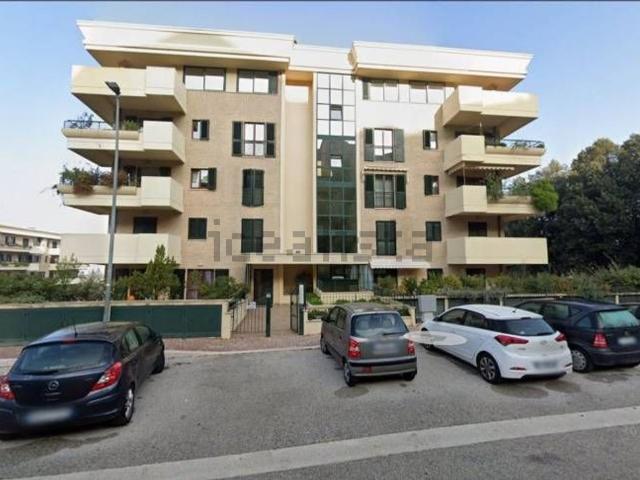 Locale Commerciale in vendita a Santa Croce, Marche