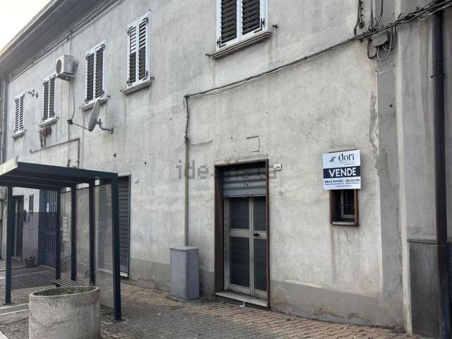 Locale Commerciale in vendita a Arpaia, Campania