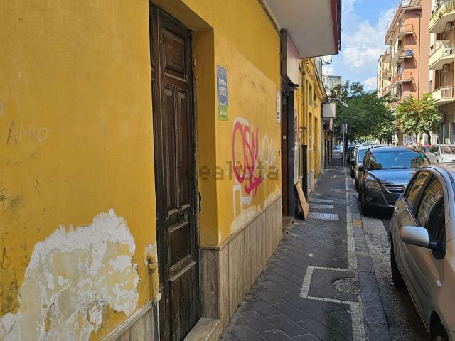 Locale Commerciale in vendita a Salerno, Campania