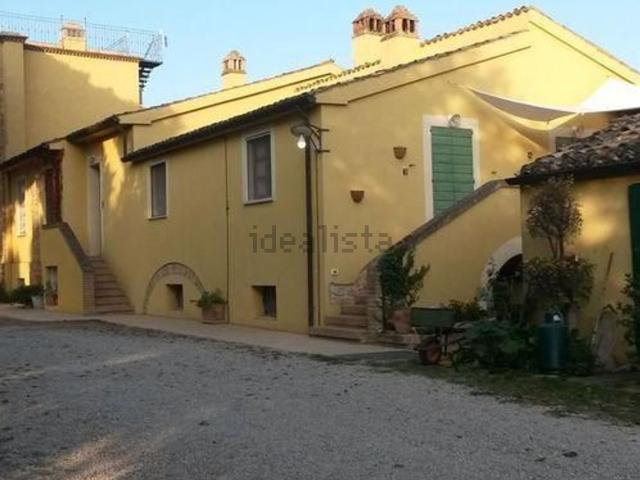 Locale Commerciale in vendita a Loreto Aprutino, Abruzzo