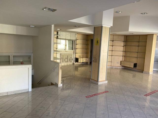 Locale Commerciale in vendita a Piemonte, Cuneo