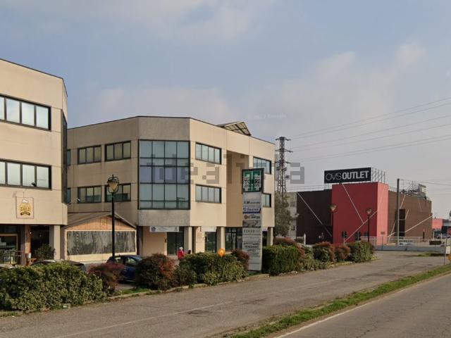 Locale Commerciale in vendita a Marmirolo, Lombardia