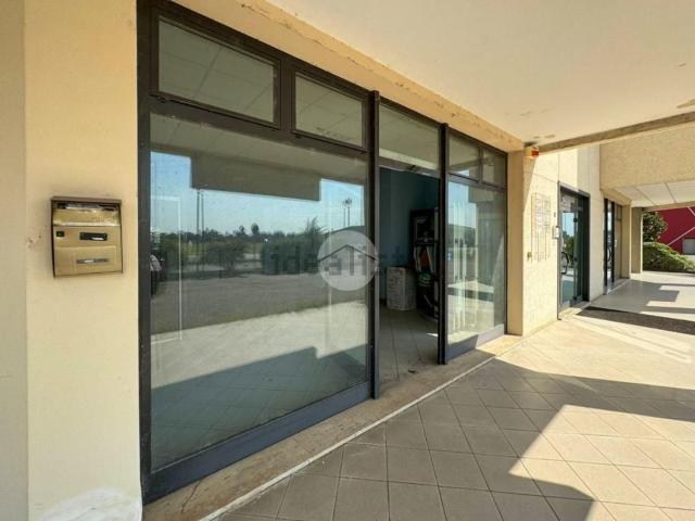 Locale Commerciale in vendita a Marmirolo, Lombardia