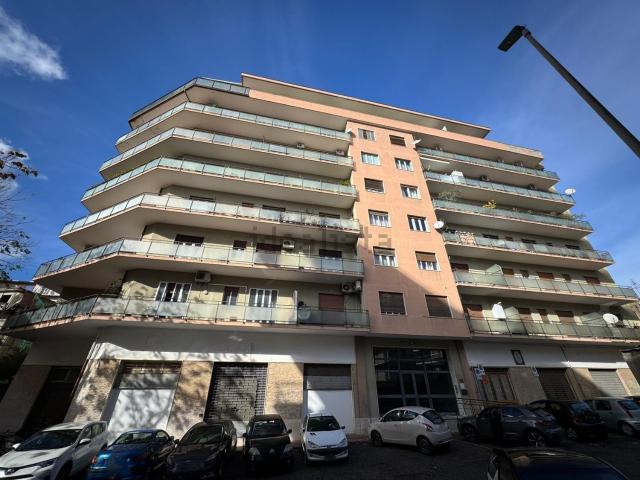 Locale Commerciale in vendita a Calabria, Catanzaro