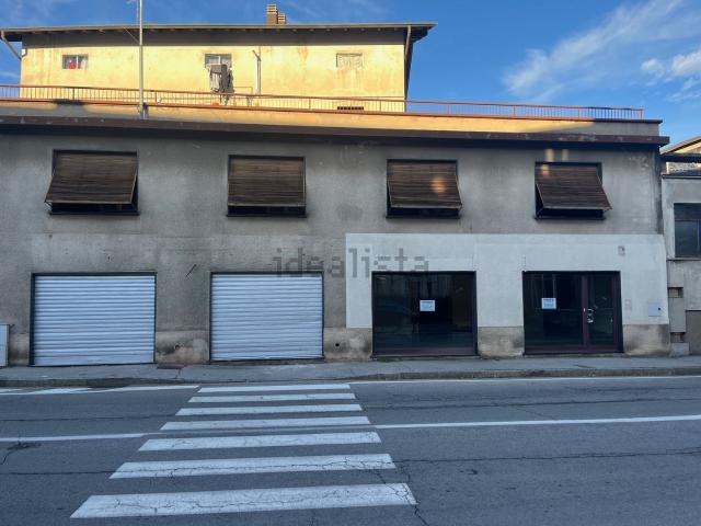 Locale Commerciale in vendita a Cantù, Lombardia