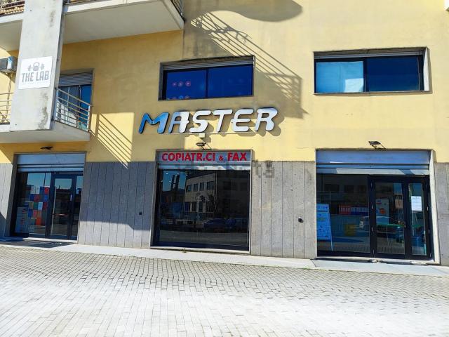 Locale Commerciale in vendita a Contrada Pezzapiana, Benevento