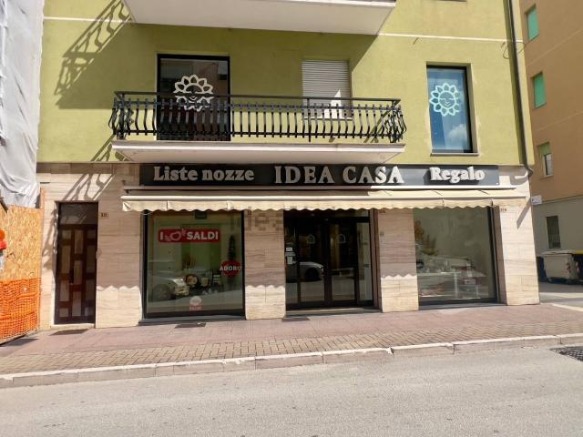 Locale Commerciale in vendita a Spina, Marche
