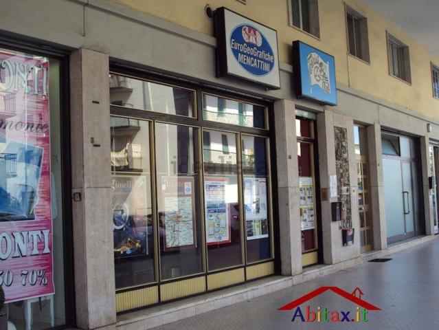Locale Commerciale in vendita a Saione, Palazzo Del Pero