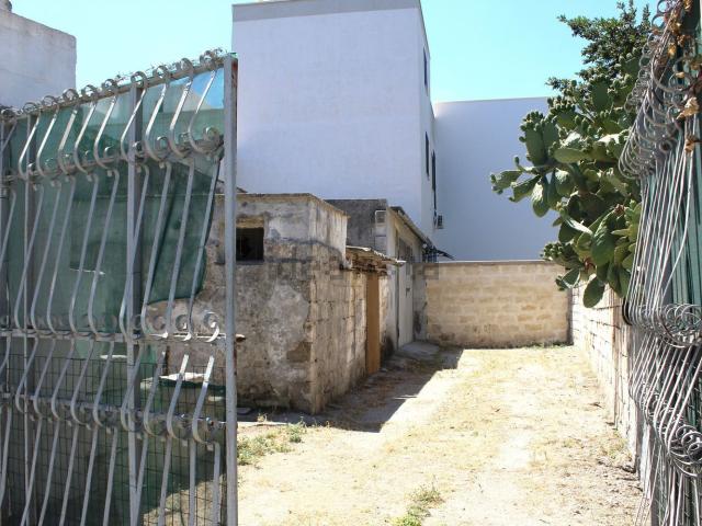 Locale Commerciale in vendita a Puglia, Brindisi