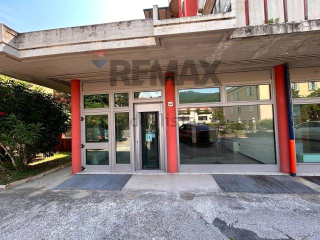 Locale Commerciale in vendita a Comunità montana della Valle Sabbia, Gavardo