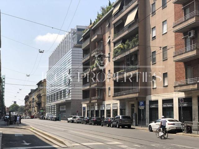 Locale Commerciale in vendita a Municipio 9, Milano