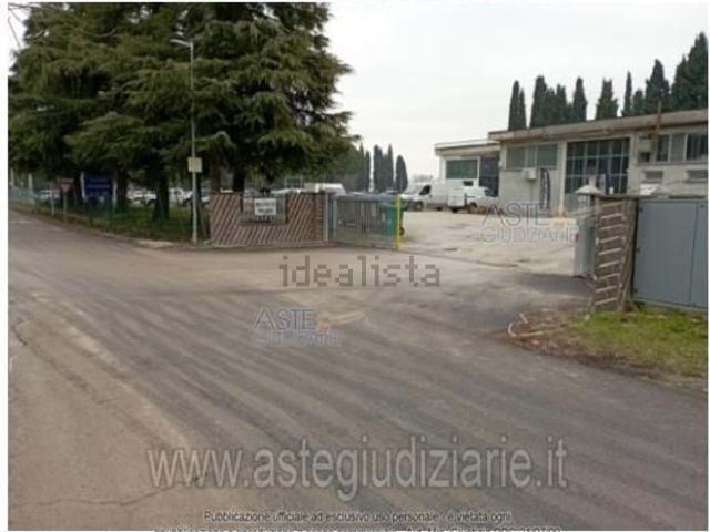 Locale Commerciale in vendita a Unione di comuni Valmarecchia, Santarcangelo Di
