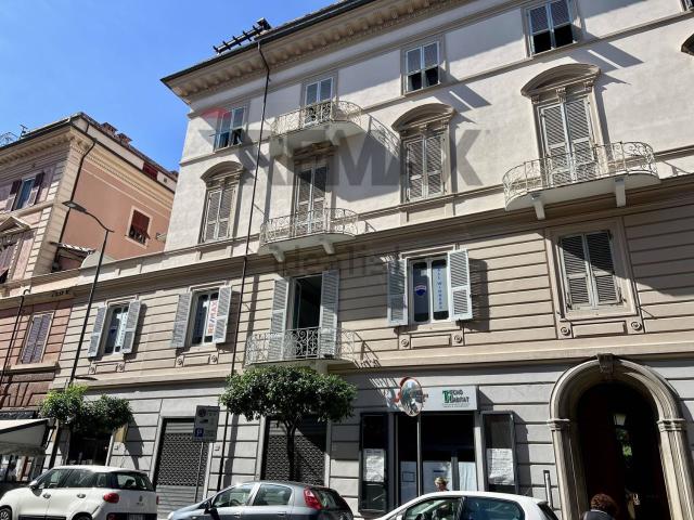 Locale Commerciale in vendita a Sampierdicanne, Chiavari