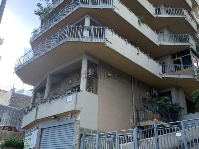 Locale Commerciale in vendita a IV Circoscrizione, Messina