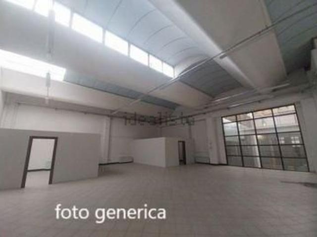 Locale Commerciale in vendita a Villaggio Piaggio, Pontedera