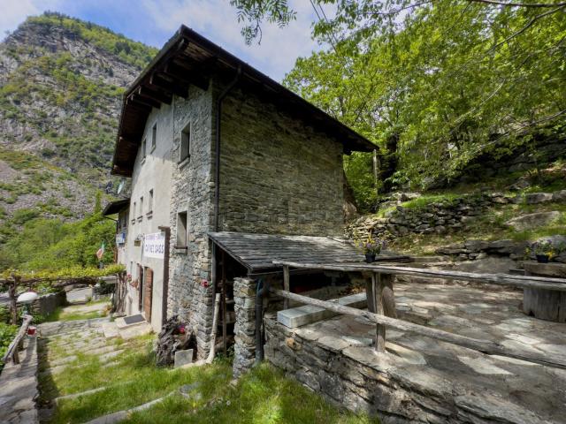 Locale Commerciale in vendita a Giavere di Sotto, Chiavenna