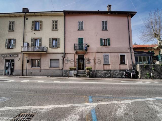 Locale Commerciale in vendita a Interlegno, Como