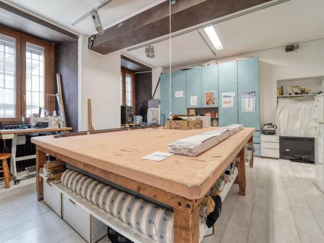 Locale Commerciale in vendita a Interlegno, Como
