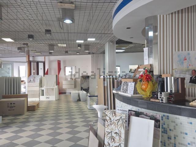 Locale Commerciale in vendita a Rosolini, Sicilia