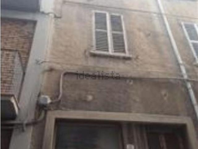 Locale Commerciale in vendita a Cappuccini, Marche