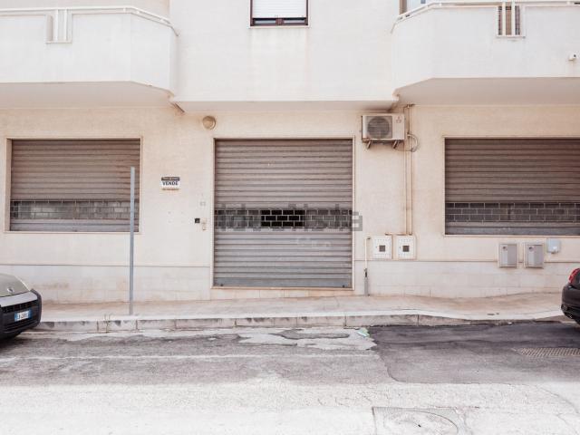 Locale Commerciale in vendita a Puglia, Brindisi