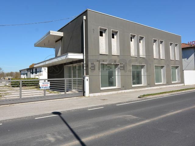 Locale Commerciale in vendita a San Giorgio Di Nogaro, Friuli-Venezia Giulia