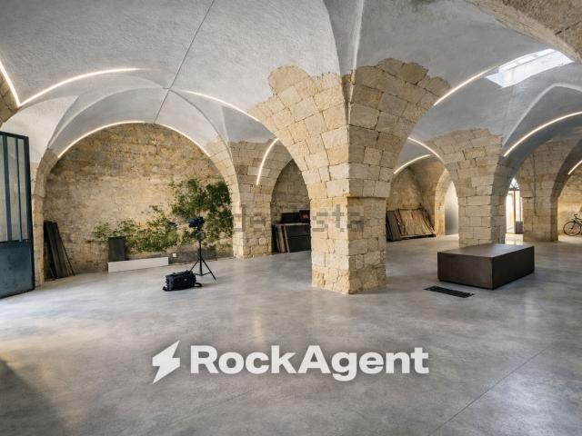 Locale Commerciale in vendita a Puglia, Lecce