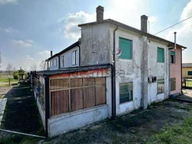 Locale Commerciale in vendita a Taglio Di Po, Veneto