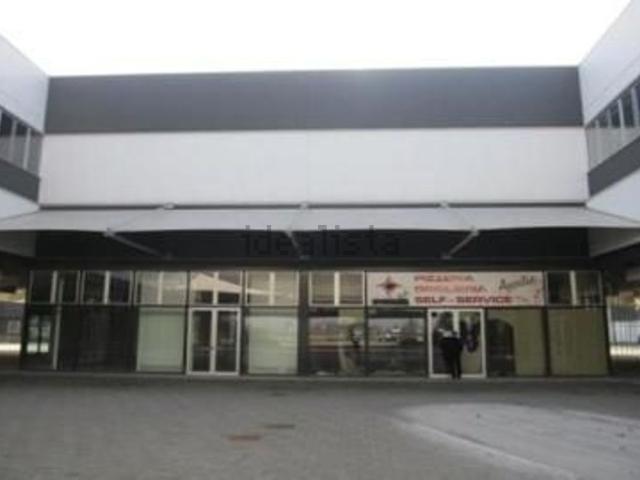 Locale Commerciale in vendita a Lubiana, Sorbolo