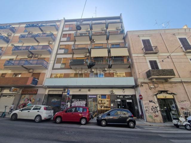 Locale Commerciale in vendita a Municipio 2, Puglia