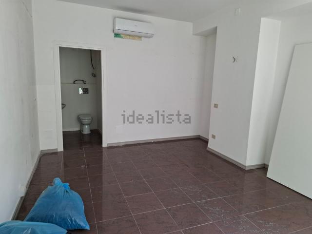 Locale Commerciale in vendita a Marche, Ancona