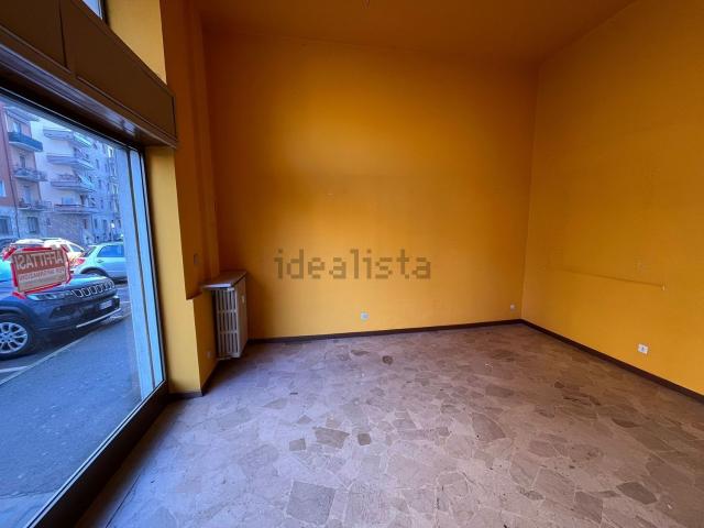 Locale Commerciale in vendita a Piemonte, Alessandria