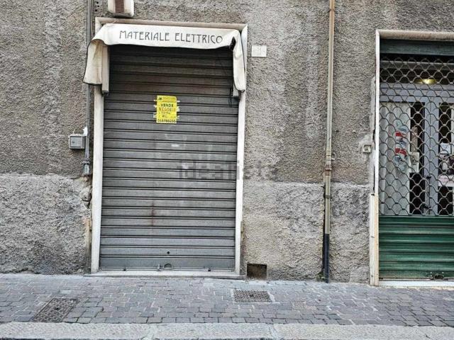 Locale Commerciale in vendita a Val Polcevera, Serra Riccò
