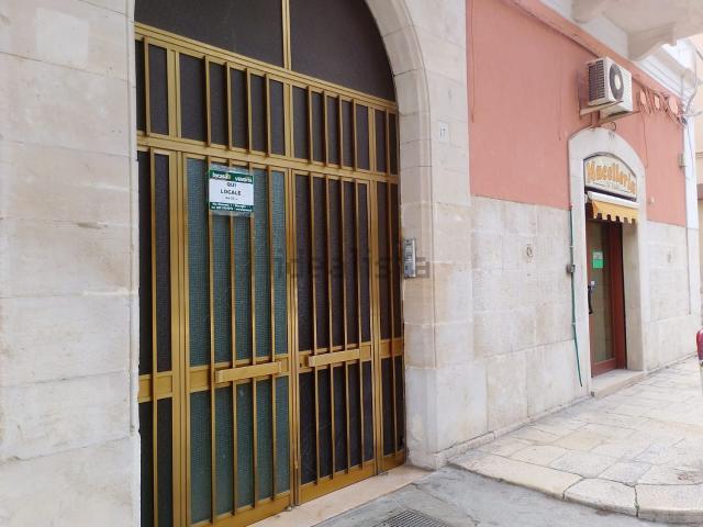 Locale Commerciale in vendita a Puglia, Barletta-andria-trani