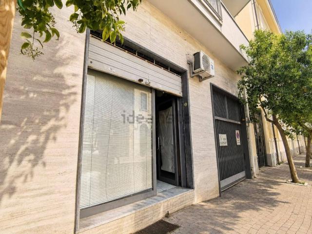 Locale Commerciale in vendita a Centro Storico, Caserta