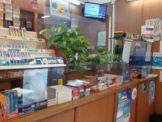 Locale Commerciale in vendita a Cappuccini, Cala Di Volpe