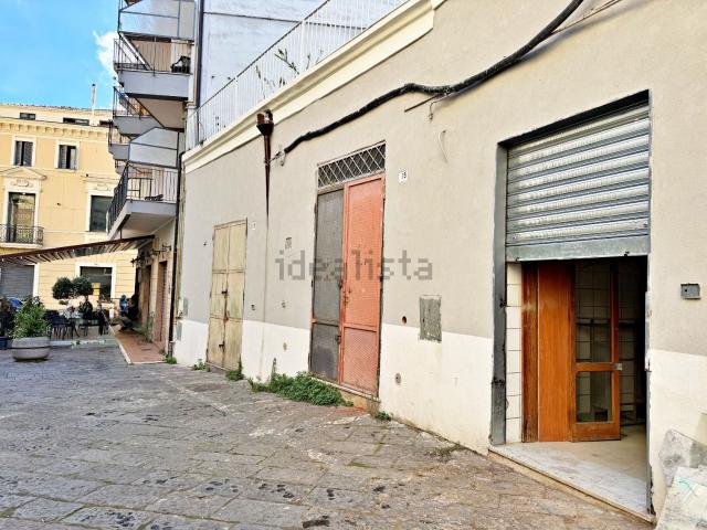 Locale Commerciale in vendita a Borgo San Lorenzo, Aversa