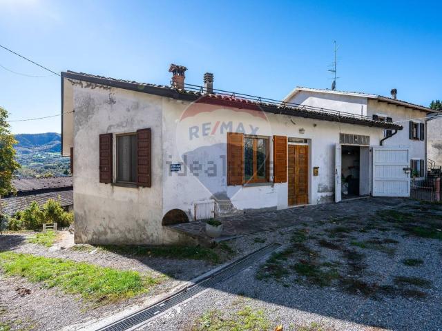 Locale Commerciale in vendita a Neviano Degli Arduini, Reggio Emilia