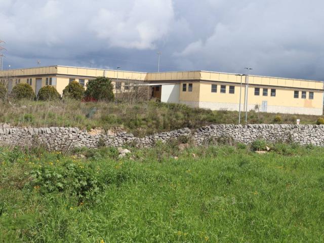 Locale Commerciale in vendita a Ragusa, Sicilia
